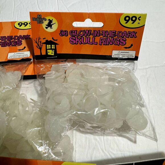 Plastic Spider Skull Rings 8 Packages Glow In The Dark 318 Rings Halloween Kids - Picture 2 of 5